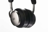 Noise-Cancelling Dynamic Headphones Image 3