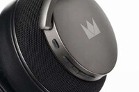 Noise-Cancelling Dynamic Headphones Image 4