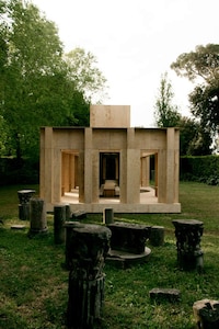 Roman Architecture-Themed Pavilions Image 3