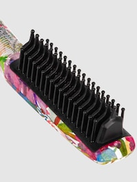 Triangular-Shaped Hair Brush Designs Image 2