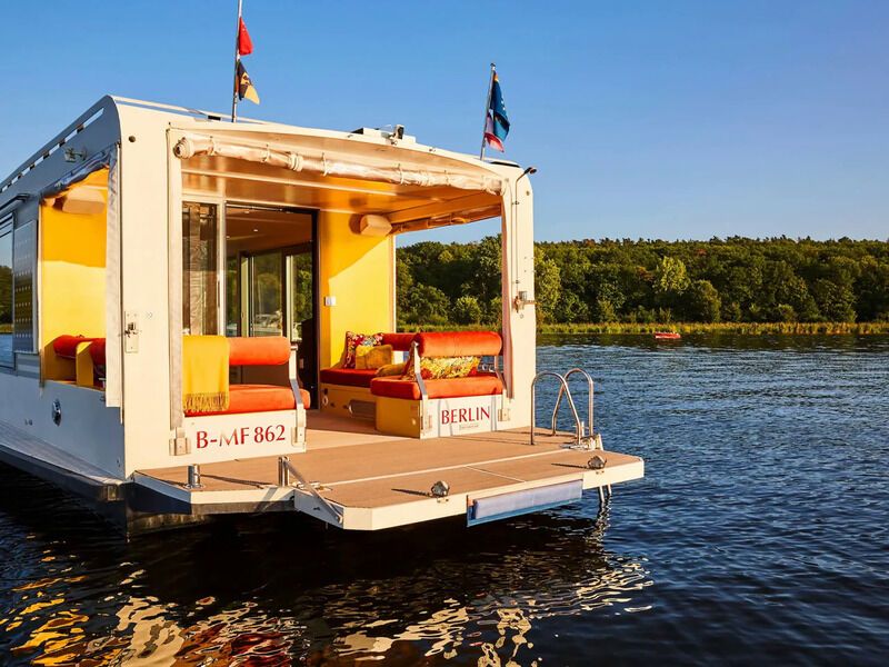 Solar-Powered Compact Houseboats