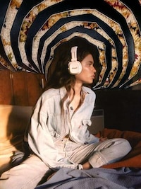 Neutral Tonal Sleek Headphones Image 2