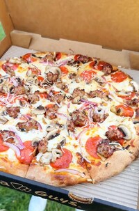 White Garlic Sauce Pizzas Image 1