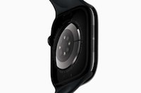 Slender Metallic Smartwatches Image 3