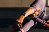 Slender Metallic Smartwatches Image 8