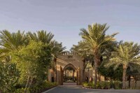 Luxurious Sandstone Desert Resorts Image 2
