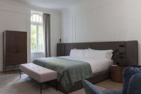 Modernized Landmark Hotels Image 3