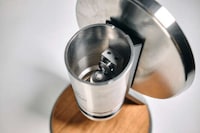 Precision Coffee Grinding Devices Image 4