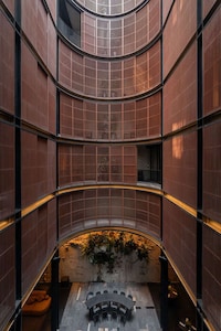 U-Shaped Atrium Hotels Image 2