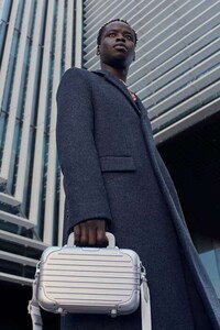 Lux Luggage-Like Handbags Image 2