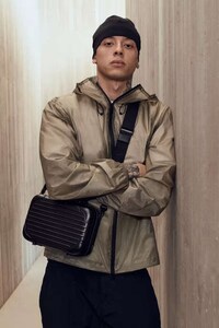 Lux Luggage-Like Handbags Image 3