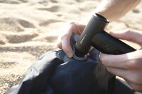Versatile Pocket-Sized Fans Image 2