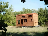 Relaxation-Centric Cozy Tiny Homes Image 2