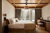 Upscale Mountainous Hotels Image 5