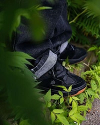 Juxtaposing Retro Skate Sneakers Image 2