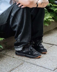 Juxtaposing Retro Skate Sneakers Image 3