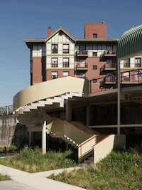 Barrel-Vaulted Roof Parks Image 4