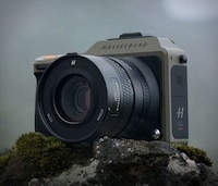 Limited-Edition Mirrorless Cameras Image 2