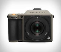 Limited-Edition Mirrorless Cameras Image 4