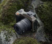 Limited-Edition Mirrorless Cameras Image 6