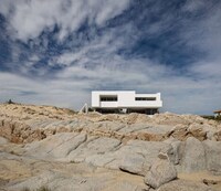 Off-Grid Oceanside Homes Image 4