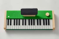 Portable Music Course Pianos Image 1