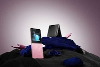 Inaugural Foldable Smartphone Designs Image 3