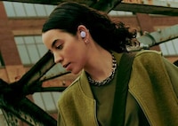 Chic Cost-Conscious Earbuds Image 1
