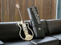 Folding Speaker-Equipped Electric Guitars Image 3