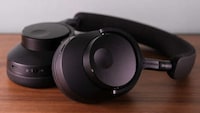 Minimal Premium Headphones Image 2