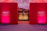 Immersive Tomato Dining Image 3