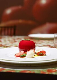 Immersive Tomato Dining Image 7