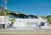 Beach-Overlooking Picturesque Homes Image 3