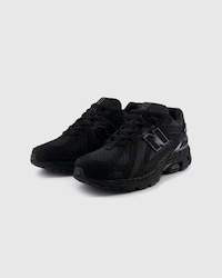 Mesh-Heavy Bulky Sneaker Models Image 1