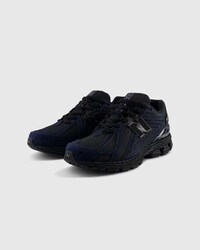 Mesh-Heavy Bulky Sneaker Models Image 4