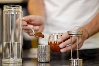 Vacuum-Sealed Airless Coffee Brewers Image 5