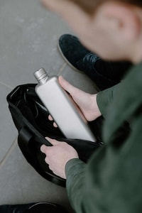 Portable Metallic Flat Bottles Image 2