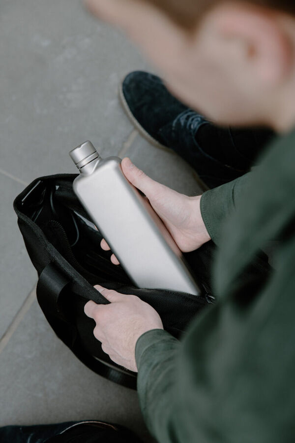 Portable Metallic Flat Bottles Image 2