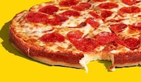 Crunchy Crust Pan Pizzas Image 1