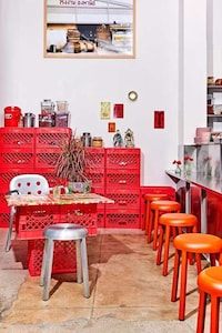Compact Vibrant Thai Eateries Image 4