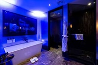 Singer-Songwriter-Inspired Hotel Stays Image 7