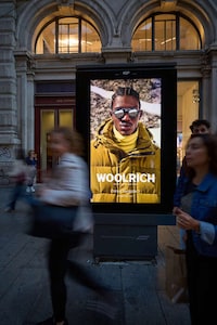 Selective Retail Pop-Ups Image 1