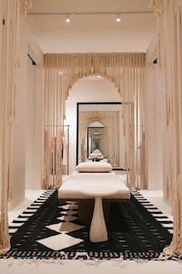 Cozy Fashion Flagship Stores Image 3