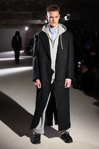 Stealthy Hybrid Sneaker Loafers Image 2