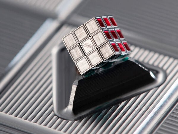 Micro-Sized Puzzle Toys Image 2