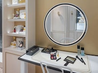 Exclusive Upscale Holiday-Edition Pop-Ups Image 3
