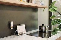 Outlet-Mounted Wireless Chargers Image 1
