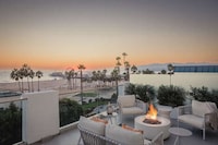 Luxuriously Modern Beachside Resorts Image 4