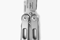 Elegant EDC Knife Designs Image 4