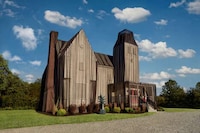 Film-Inspired Eerie Houses Image 2